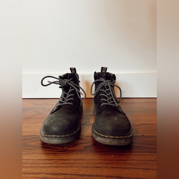 Doc Martin Junior 1460 Softy T Leather Lace Up Boots, size US 2 - Picture 2 of 5